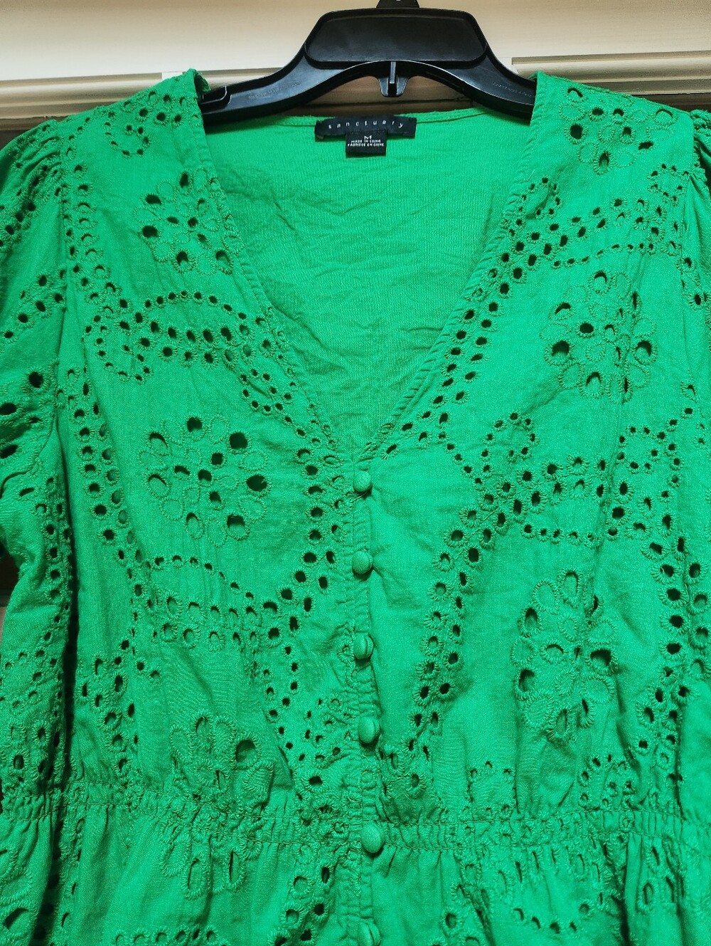 Sanctuary V-neck Green Top With 3/4 Length Sleeves; Size Medium - Picture 3 of 10